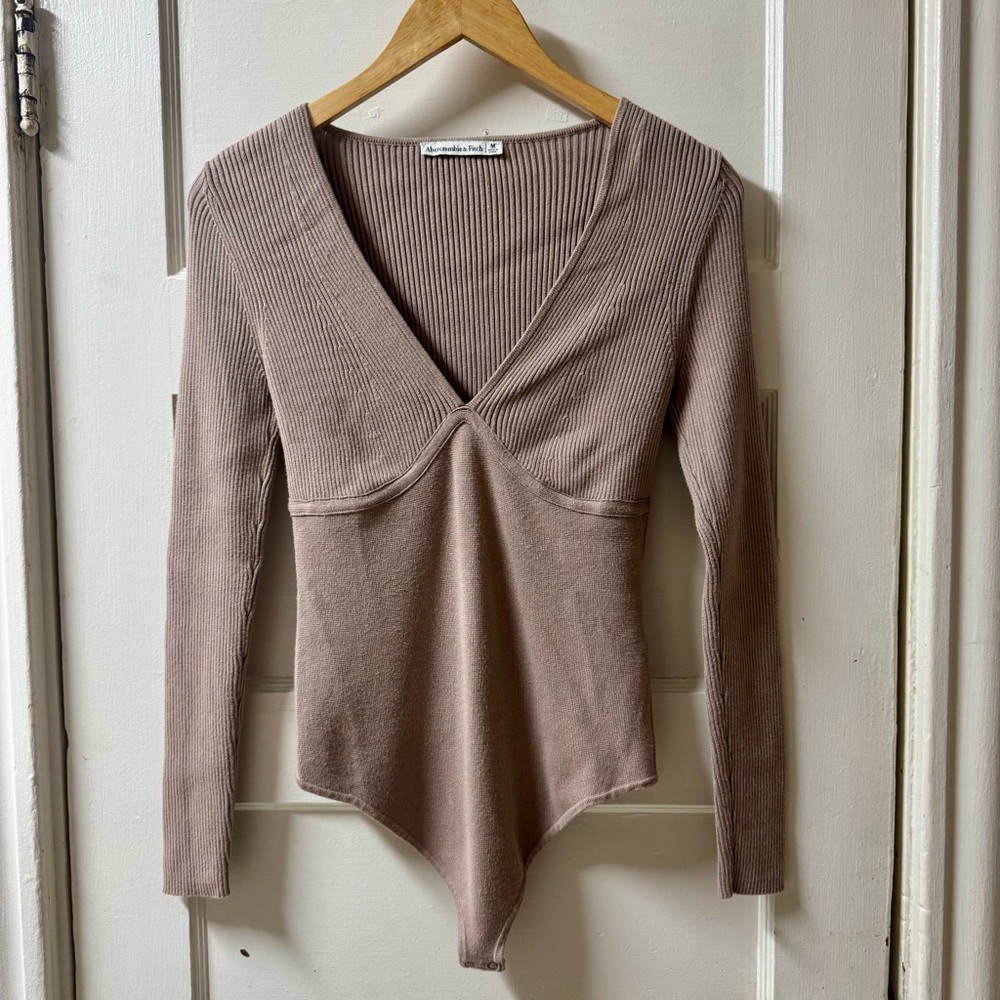 Abercrombie & Fitch Ribbed V-Neck Bodysuit - Taupe